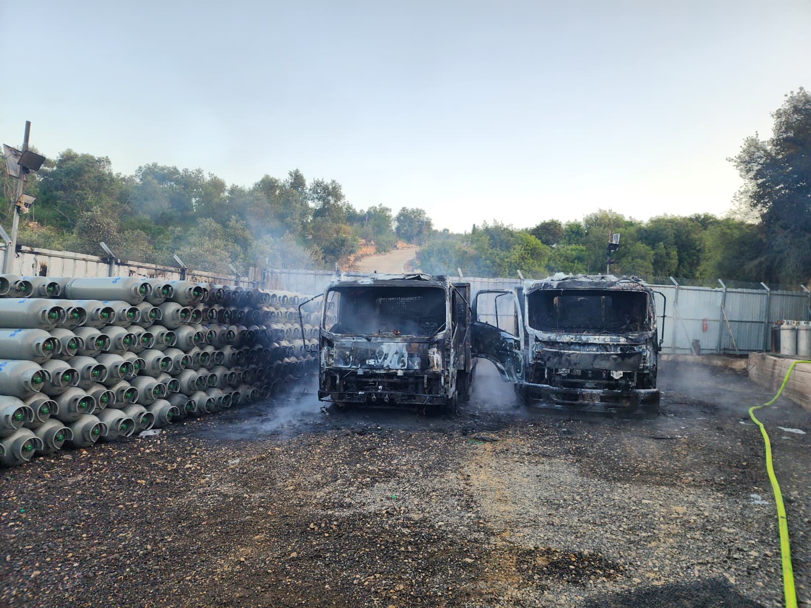 שריפת משאיות גז בדלית אל כרמל: לוחמי האש מנעו התפוצצות מיכלים - 6/5/26 (צילום: כבאות והצלה לישראל)