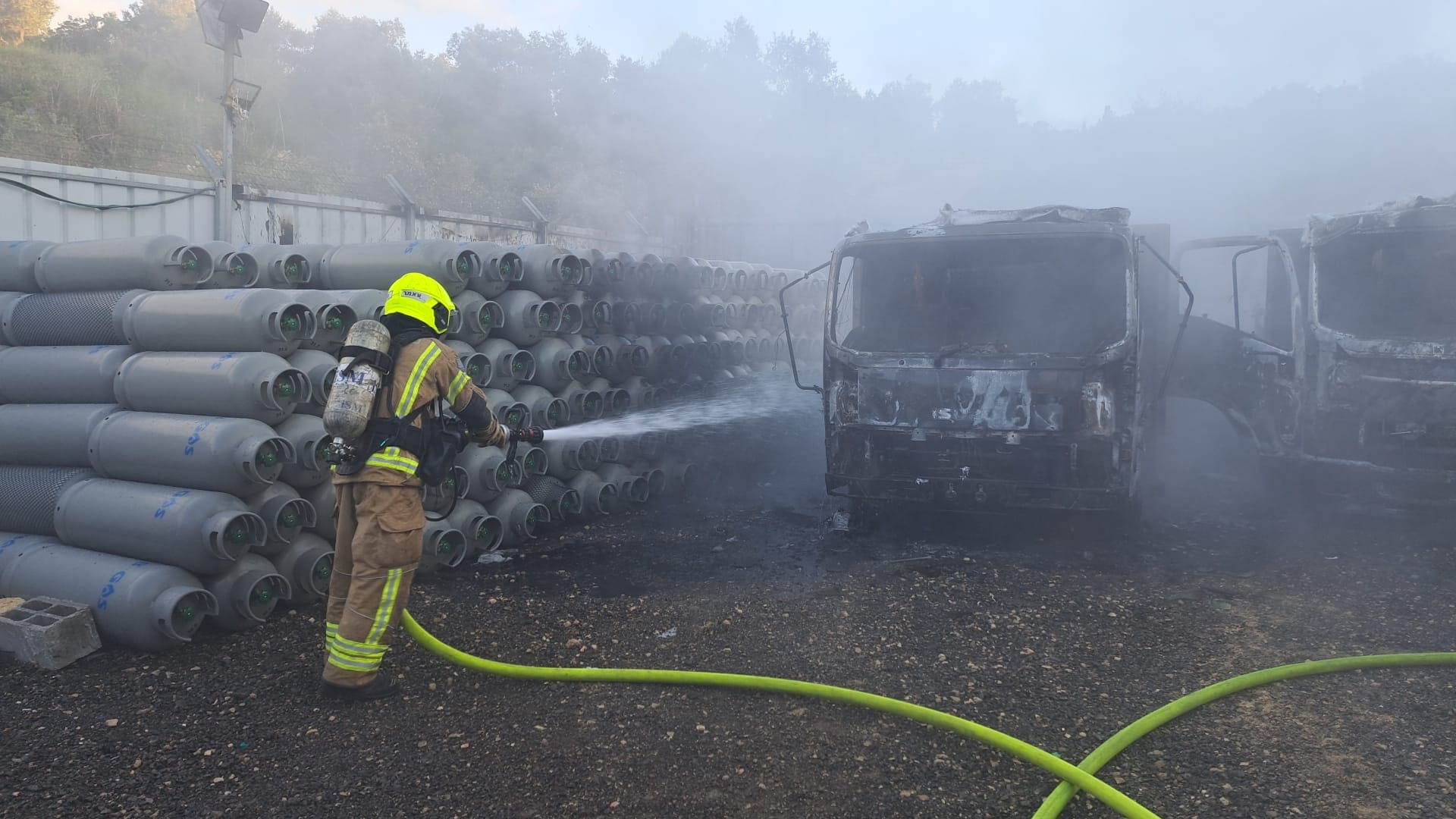 שריפת משאיות גז בדלית אל כרמל: לוחמי האש מנעו התפוצצות מיכלים -  6/5/26 (צילום: כבאות והצלה לישראל)