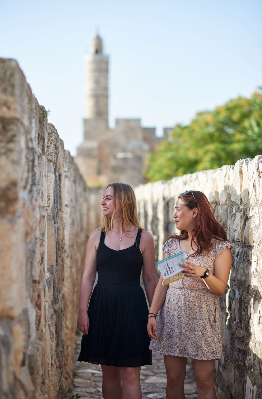 טיילת חומות העיר העתיקה ירושלים (צילום יעל הרמן)