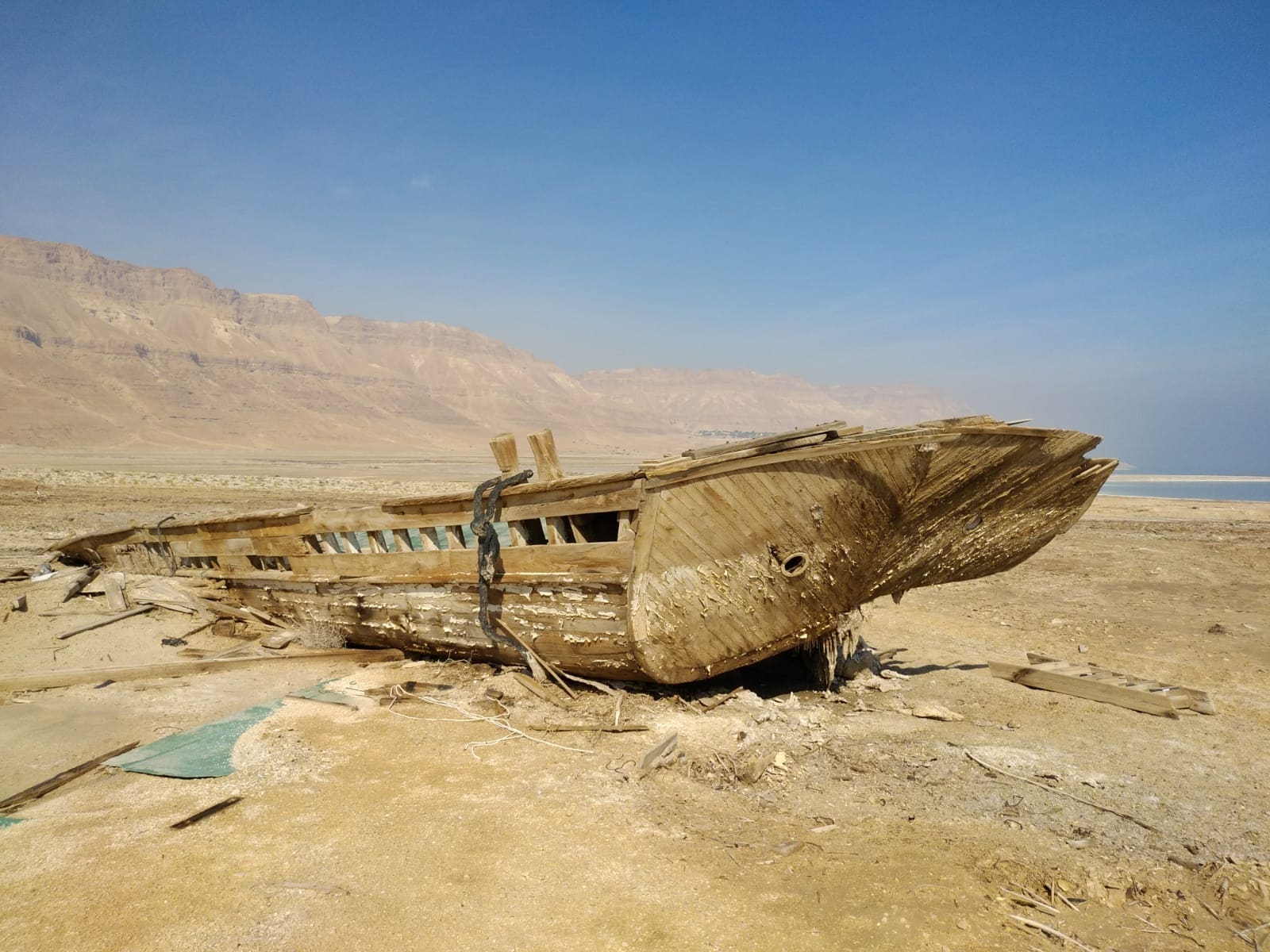 שיטפונות עוצמתיים באזור ים המלח: בולענים טריים, כבישים שקרסו ואזהרה לחיפה - סירת טיולים 7/5/26 (צילום: מוטי מנדלסון)