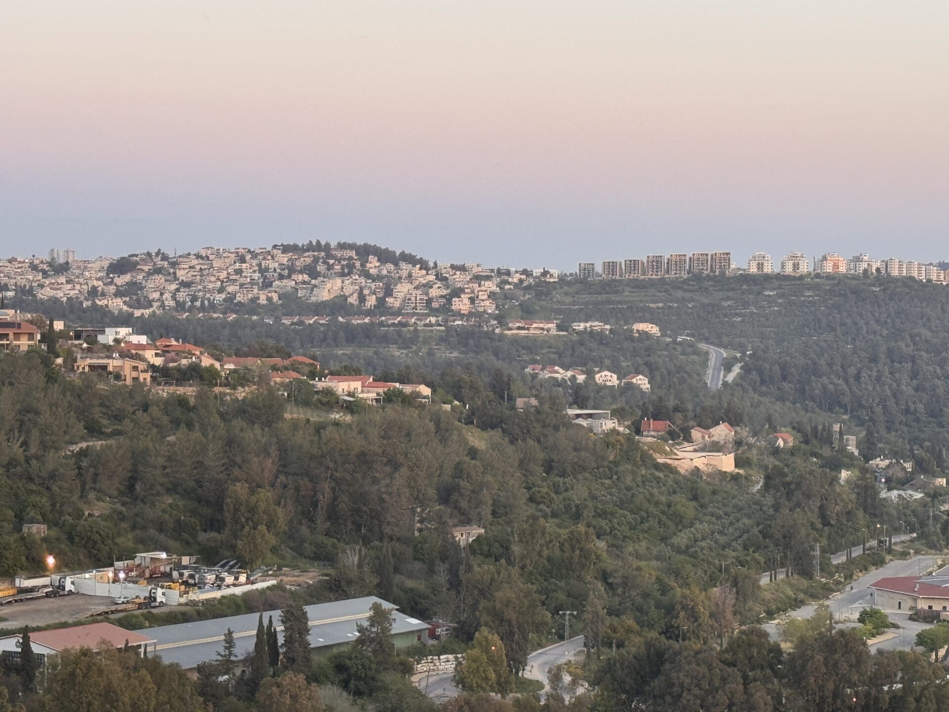 הרי ירושלים - מבט ממבואות ירושלים - אזור אבו גוש (צילום: ירון כרמי)