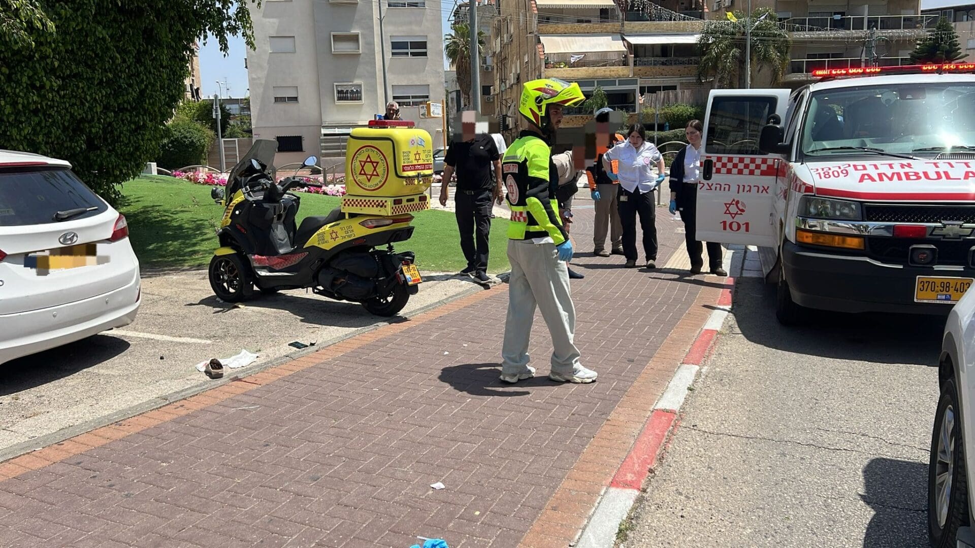 שתי הולכות רגל נפגעו מטרקטורון בקרית מוצקין ופונו במצב קשה 9/5/26 (צילום: תיעוד מבצעי מד״א)