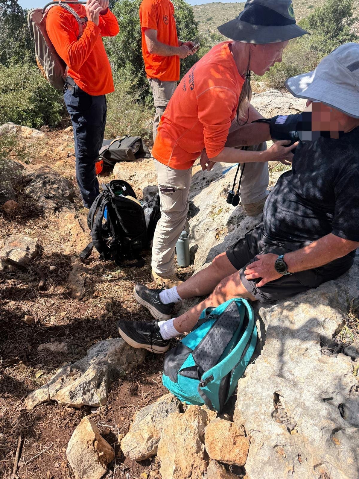 מטייל בן 72 חולץ מנחל ספונים בכרמל לאחר שחש ברע - דוברות המשטרה יחידת החילוץ ״גליל-כרמל״ 9/5/26 (צילום: דוברות יחידת החילוץ ״גליל-כרמל״)
