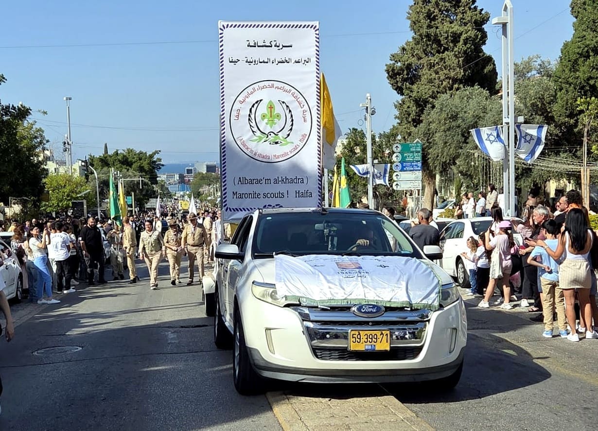 גם אחרי 107 שנה: אלפי מאמינים נוצרים צועדים בתהלוכת "מריה הקדושה" בחיפה • לראשונה צועדים נציגיו של האפיפיור מהוותיקן (צילום: אדיר יזירף).