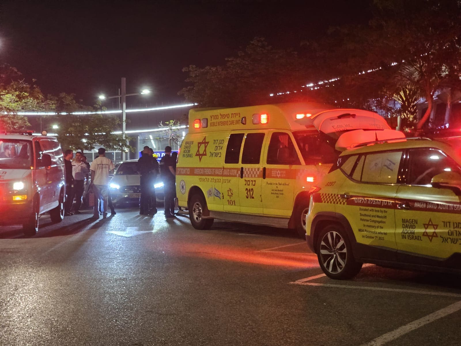 ארבעה נפגעים בקטטה בשדרות ההסתדרות בחיפה 12/5/26 (צילום: מד״א)