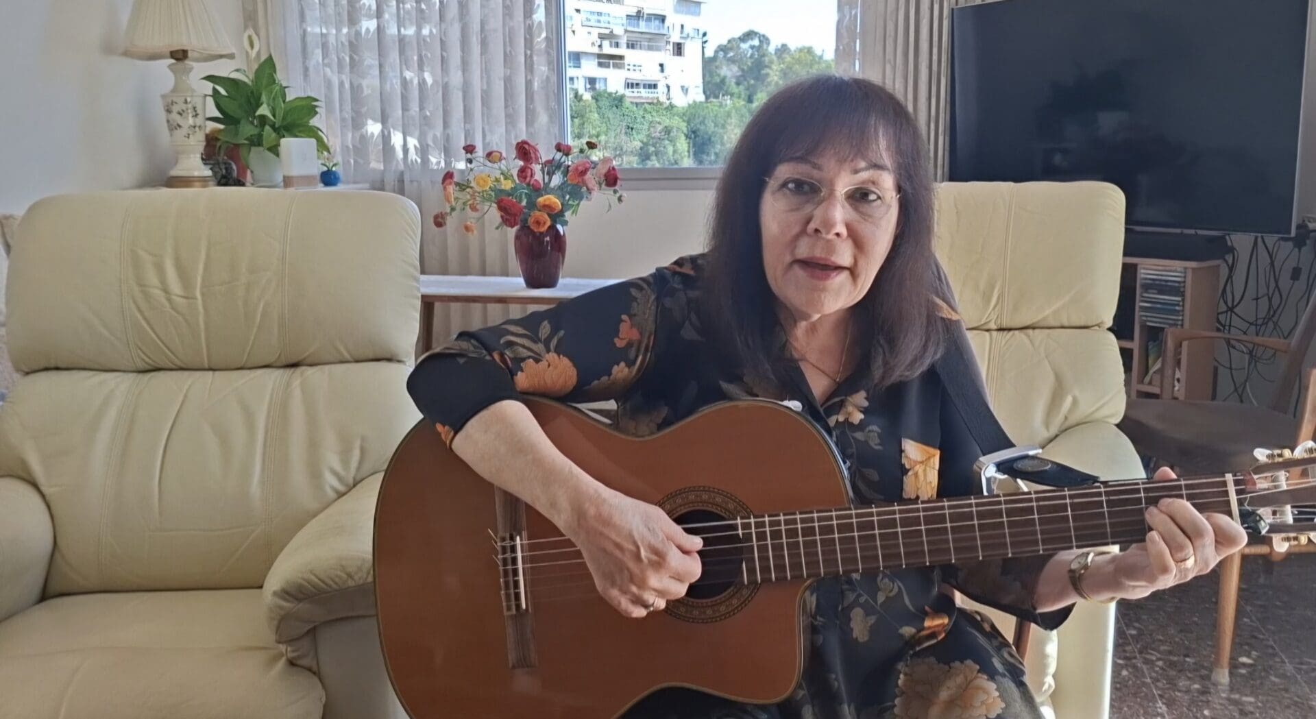 רותי ספרוני - החיפאית, משוררת השיר "בשמלה אדומה" (צילום: רחלי אורבך)