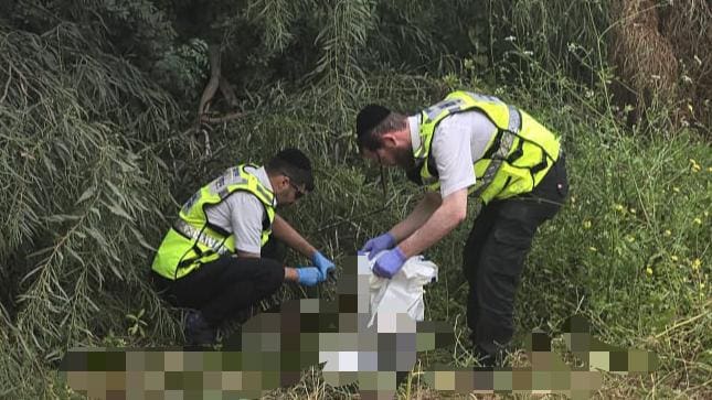 טיפול בכבוד המת בזירה טראגית בשטח פתוח בחיפה 15/5/26 (צילום: זק״א)