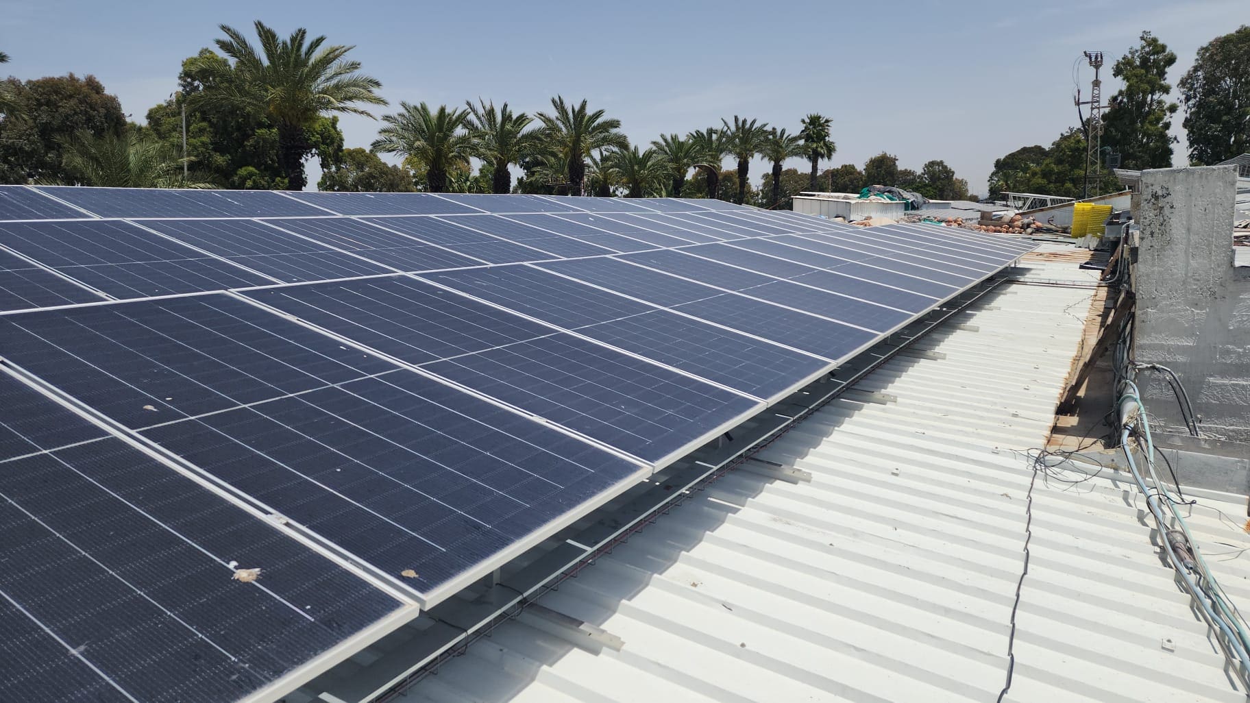 לראשונה במעגנת שביט: ייצור חשמל ירוק החל בגגות המעגנה 17/5/26