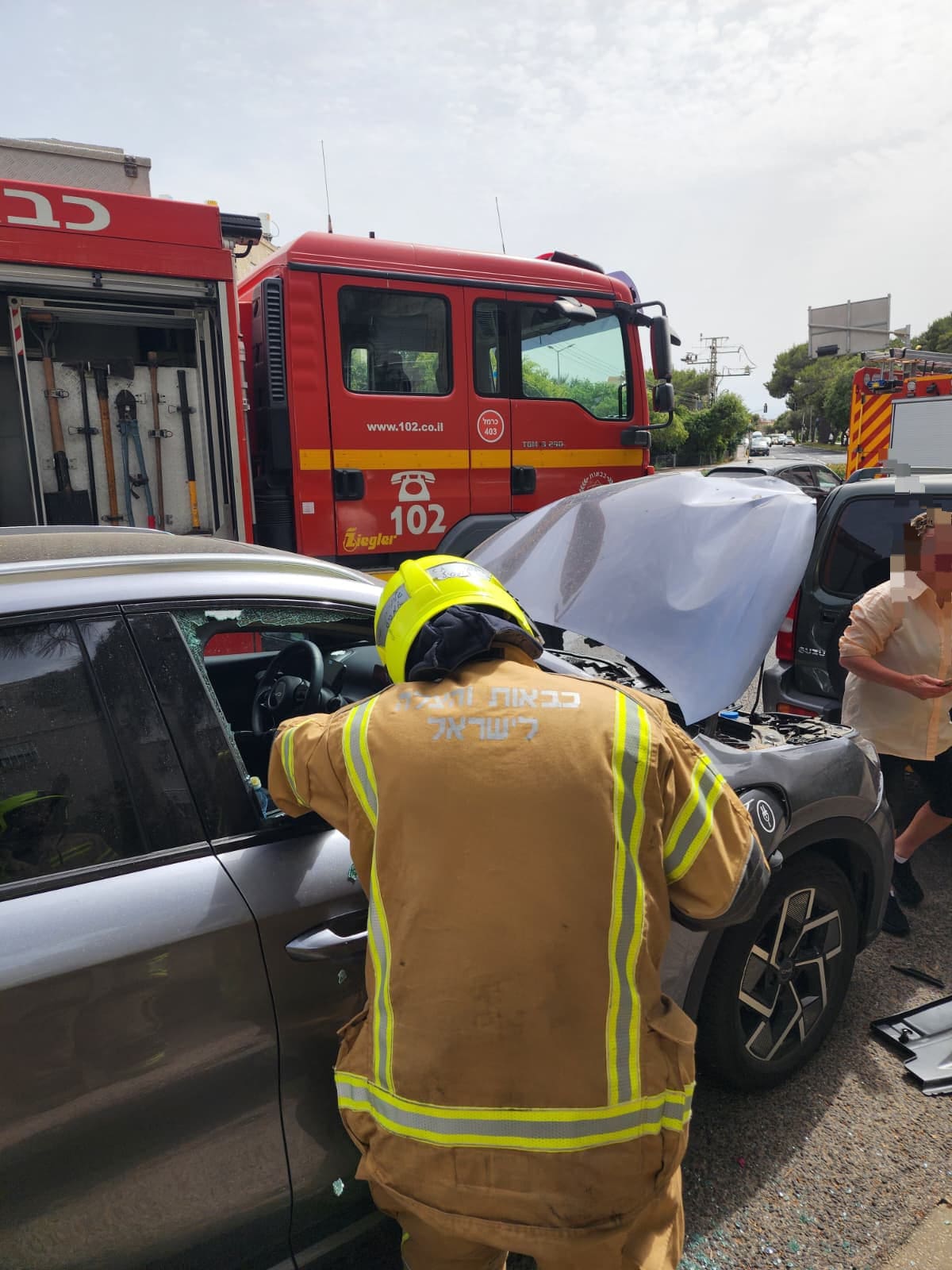 תאונה קשה בחיפה: נוסע במשאית חולץ לאחר שנלכד ברכב 18/5/26 (צילום: דוברות כבאות והצלה לישראל | מחוז חוף)