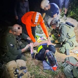 רוכב אופניים נפצע בכרמל וחולץ במבצע מורכב באמצעות מסוק – דוברות המשטרה יחידת החילוץ ״גליל-כרמל״ 19/5/26 (צילום: יחידת החילוץ גליל כרמל)