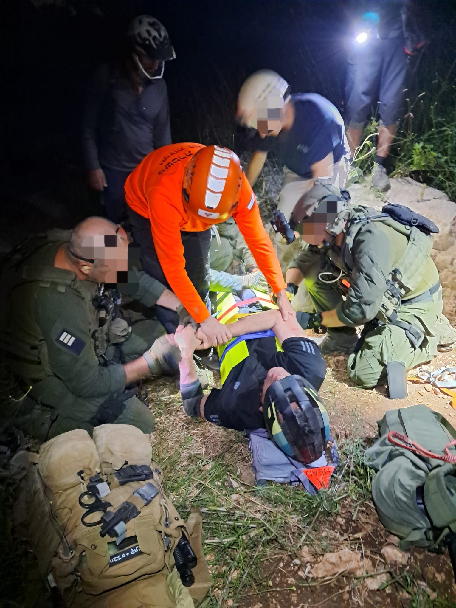 רוכב אופניים נפצע בכרמל וחולץ במבצע מורכב באמצעות מסוק - דוברות המשטרה יחידת החילוץ ״גליל-כרמל״ 19/5/26 (צילום: יחידת החילוץ גליל כרמל)