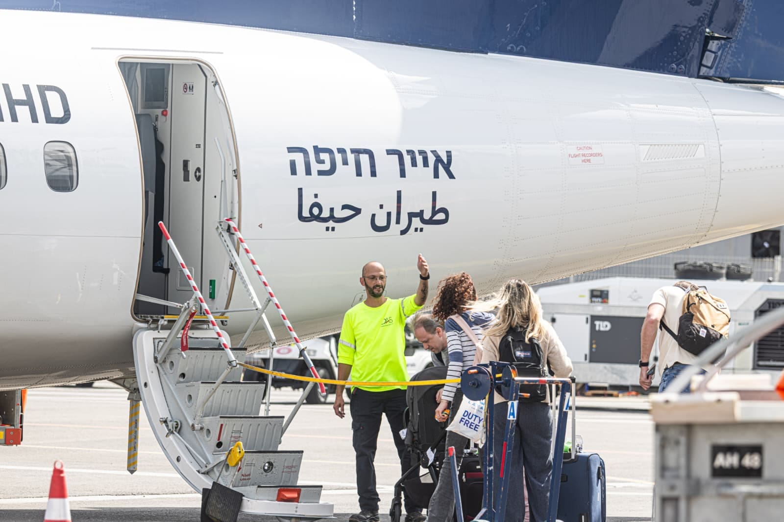  טיסת בכורה להרקליון כריתים (צילום: אנתוני הרשקו)