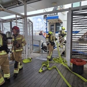 תרגיל חירום רחב היקף בנמל עכו: לוחמי אש תרגלו כיבוי שריפה בספינה 20/5/26 (צילום: כבאות והצלה לישראל)