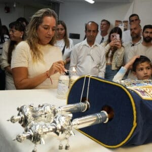 הכנסת ספר תורה לזכרו של סמל תומר קרן ז״ל לבית הכנסת במרכז הרפואי ״בני ציון״ (צילום: אלון פלג)