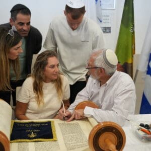 הכנסת ספר תורה לזכרו של סמל תומר קרן ז״ל לבית הכנסת במרכז הרפואי ״בני ציון״ (צילום: אלון פלג)