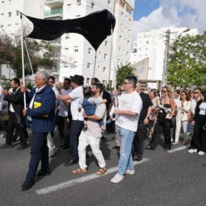 הכנסת ספר תורה לזכרו של סמל תומר קרן ז״ל לבית הכנסת במרכז הרפואי ״בני ציון״ (צילום: אלון פלג)