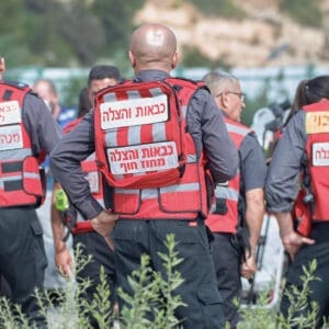 כבאות והצלה, כבאית, רכב חירום, מבצעים מיוחדים, לוחמי אש, רכב חילוץ כבד, משאית כיבוי, רכב סער, ציוד חילוץ, חילוץ לכודים, אירוע חירום, חילוץ מיוחד, רכבל, גובה, רכבל, גובה, פארק הכרמל, סנפלינג, עגורן, מנוף, צוק, יל״מ, חילוצים מיוחדים, היחידה