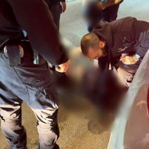 שבעה קטינים נעצרו בדלית אל־כרמל לאחר שירו זיקוקים לעבר ניידת משטרה 21/5/26 (צילום: דוברות המשטרה)