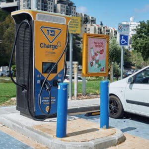 עמדת טעינה, רכב חשמלי, פז, Charge, תשתית, רכב פרטי, חנייה, עמודי הגנהתשתית טעינה, טכנולוגיה