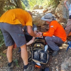 מטייל בן 64 חולץ מנחל עמוד לאחר שסבל מתשישות חום – דוברות המשטרה יחידת החילוץ ״גליל-כרמל״ 23/5/26 (צילום: יחידת החילוץ גליל כרמל)