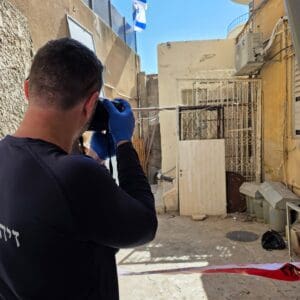 גופת אישה אותרה בדירה בחיפה – שלושה חשודים נעצרו 26/5/26 (צילום: דוברות המשטרה)