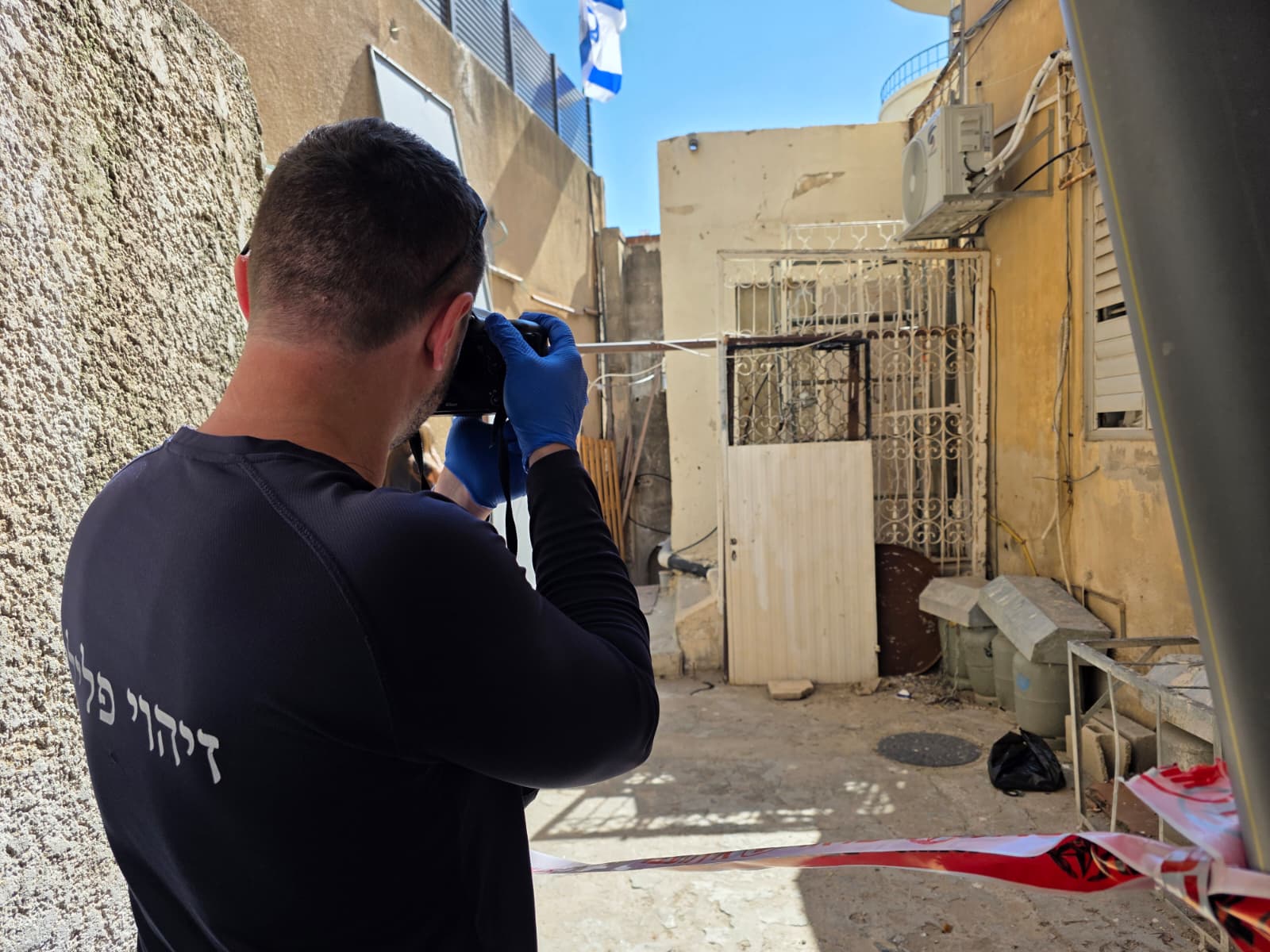 גופת אישה אותרה בדירה בחיפה – שלושה חשודים נעצרו 26/5/26 (צילום: דוברות המשטרה)