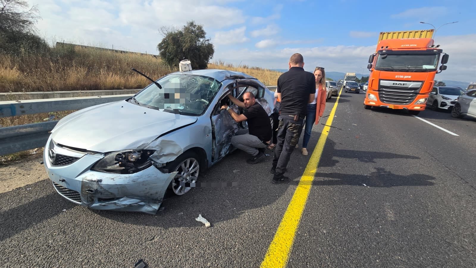 שתי לכודות חולצו מרכב בתאונת דרכים סמוך למחלף ביאליק 27/5/26 (צילום: כבאות והצלה לישראל)
