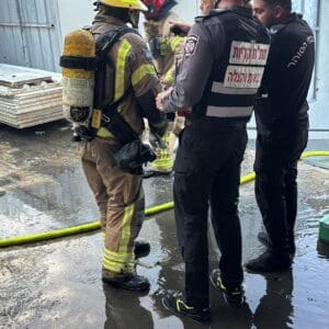 שריפה פרצה בבית המעצר קישון – שני אגפים פונו, אין נפגעים 27/5/26 (צילום: כבאות והצלה לישראל)