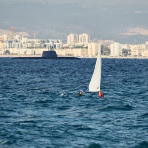 צוללת, דולפין, חיל הים, צבא, צהל, מעמקים, כלי שיט, צבאי, ביטחון, הגנה, אסטרטגיה, שייטת 7, הפלגה, אופק, מים, שמיים, כחול, חשאיות, צלילה, סיור, אבטחה, כוח, הרתעה