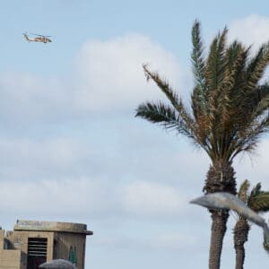 מסוק, ינשוף, בלאקהוק, חיל האוויר, צבא, צהל, מנחת, רמבם, בית חולים, חיפה, תעופה, טיסה, רפואה, פינוי, אוויר, שמיים, עירוני, מבנה, נחיתה, המראה, ביטחון, כלי טיס, רפואי,  חיילים, צבא, צהל, פצועים, אלונקה, פינוי, רפואה, חובשים, חובש, עזרה ראשונה, טיפול, רכב צבאי, אמבולנס, חירום, פציעה, זירה, לוחמים, כוחות ביטחון, מסוק, שטח, רפואי, הצלה, חילוץ