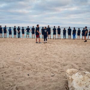 גיבוש, מועמדים, חיל הים, חוף, בת גלים, חיפה, חול, ים, מים, שחייה, ריצה, עמידה, ספורט, גלים, שמיים, יום, אנשים, אימון, ספורטאים, מדריכים, צבא, הגנה, ספורט, כושר, בריאות, מיונים, מיון, סינון, חיל הים, בה״ד חיל הים