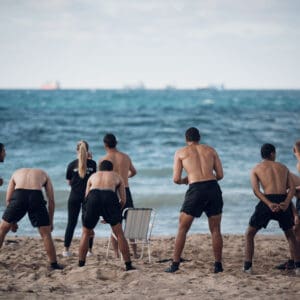 גיבוש, מועמדים, חיל הים, חוף, בת גלים, חיפה, חול, ים, מים, שחייה, ריצה, עמידה, ספורט, גלים, שמיים, יום, אנשים, אימון, ספורטאים, מדריכים, צבא, הגנה, ספורט, כושר, בריאות, מיונים, מיון, סינון, חיל הים, בה״ד חיל הים