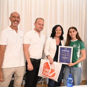 12 ספורטאים צעירים זכו בתעודות הוקרה בפרויקט ״גיבורי השכונה״ בחיפה 27/5/26 (צילום: ראובן כהן)