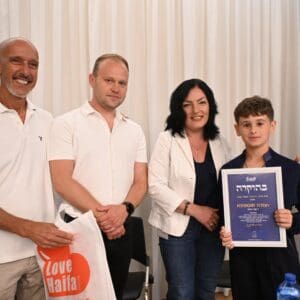 12 ספורטאים צעירים זכו בתעודות הוקרה בפרויקט ״גיבורי השכונה״ בחיפה 27/5/26 (צילום: ראובן כהן)
