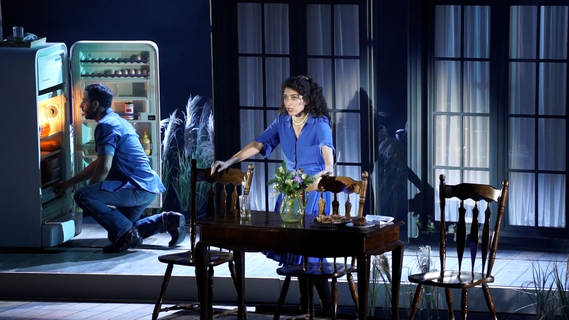 רוני דלומי עם נדיר אלדר - המחזמר ״היומן״ - תאטרון חיפה (צילום: חי פה-TV)