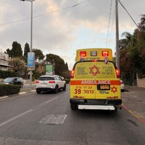 הולכת רגל נפגעה מרכב ברחוב טשרניחובסקי בחיפה 30/5/26 (צילום: תיעוד מבצעי מד״א)