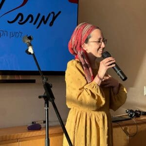 שני דובלסקי – אם לילד חולה סרטן – עמותת לב חש חנכה סימולטור טיסה של F-35 למען ילדים חולי סרטן בחיפה 1/6/26 (צילום: ירון כרמי)