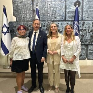 מנהלת מערך האחיות ברמב״ם קיבלה אות הוקרה למצוינות בבית הנשיא 3/6/26 (צילום: הקריה הרפואית רמב״ם)