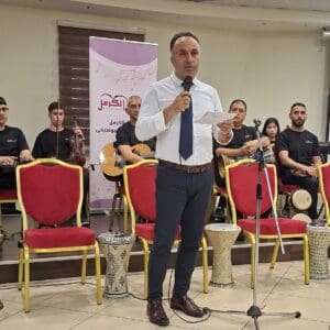 עמותת אלכרמל למוסיקה – עו"ד רוברט תומה – נושא ברכות לפתיחת המשכן החדש (צילום: רחלי אורבך)
