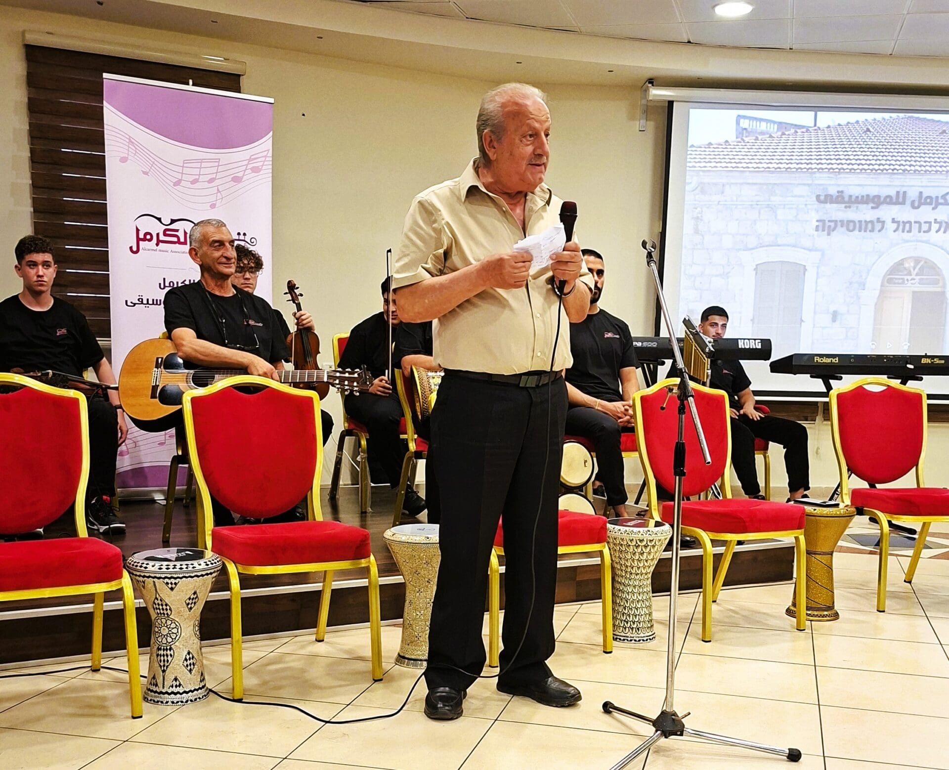 עמותת אלכרמל למוסיקה - ד"ר עיסא נקולה בברכות למשכן החדש (צילום: רחלי אורבך)