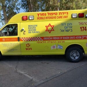 קריית ביאליק: רוכב קורקינט חשמלי נפצע בראשו ופונה במצב קשה 4/6/26 (צילום: תיעוד מבצעי מד״א)