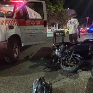 נער במצב קשה בתאונת אופנוע בשדרות מוריה בחיפה 5/6/26 (צילום: תיעוד מבצעי מד״א, איחוד הצלה)