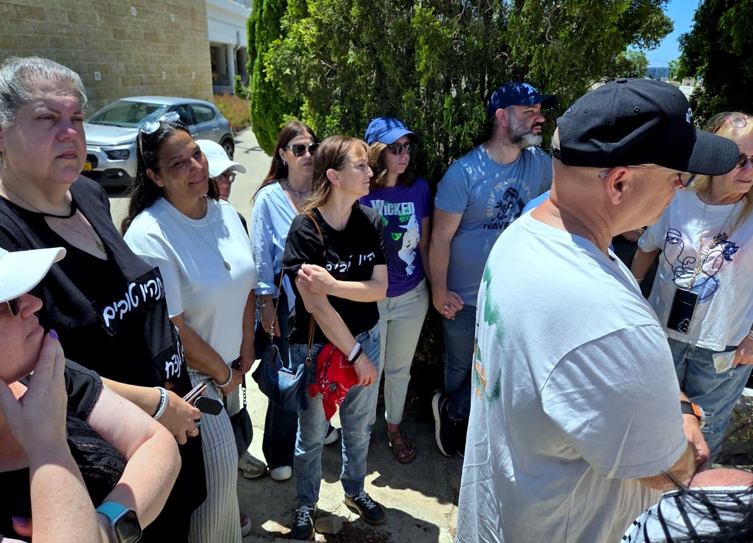 שנתיים בלעדיו: אזכרה לזמר אדם ז"ל נערכה בבית העלמין בחיפה (צילום: אדיר יזירף). 