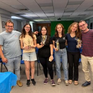 מימין לשמאל: מורה מגמת הקולנוע, ליאב וונסובר, צלמת הסרט "עד כאן" מיקה אטיאס, הבמאית נועם טרסר אבס, המפיקה נועם אופיר, העורכת רעות זלץ, ורכז המגמה לקולנוע, מושיקו הקמן (צילום: דוברות עיריית חיפה)