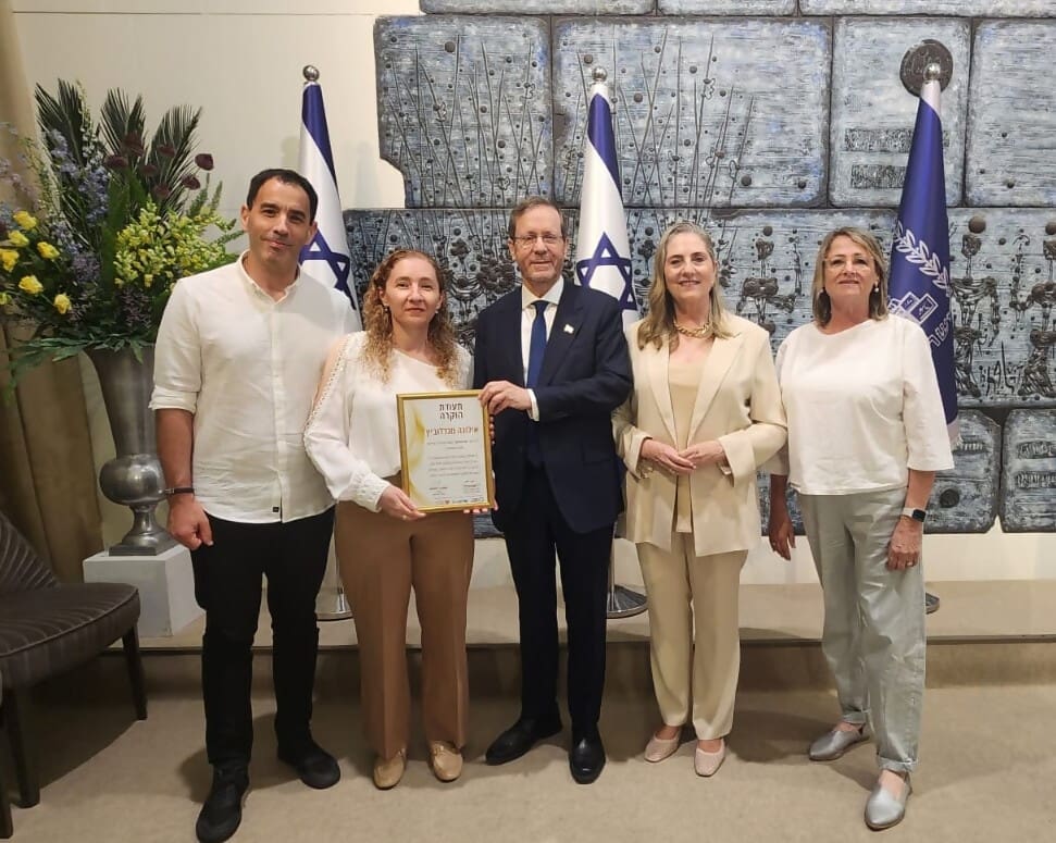 אילונה עם נשיא המדינה ורעייתו אהובה וטל ובעלה אמיר (צילום – אלי דדון ודוברות ביה"ח כרמל)