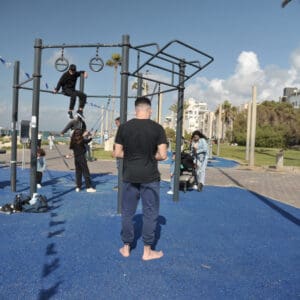 הצללה, שמש, חום, צל, גלישה, ספורט, ים, בילוי, פנאי, פעילות, ימי, מועדון אלנבי, גלישת רוח, גולש, גולשים, מפרש, גל, ים, ים, חופש, חוף, שמש, חול, גלים, מים, שלווה, רוגע, כיף, אופק, שקיעה, בריזה, סירה, שחייה, שיזוף, משחק, ילדים, צדפים, שקט, מרחב, טורקיז, דג, צלילה, שנורקל, גלשן, גלישה, קייט סרפ, סאפ, ספורט ימי, כדורעף חופים, טיילת, נופש, התרעננות, חתירה, מציל, הצלה, צולל, גולש, משתזף, משתזפת, משתזפים, שרב, חמסין, ארטיק, כפכפים, מדוזות, גל, מצופים, מצוף, טובע, טביעה, סערה, מערבולת, מערבולות, גאות, טבע, כיסא נוח, מטקות, מטקה, אוגוסט, יולי, בילוי, ערב, בין ערביים, שקיעה