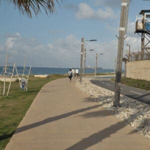 הצללה, שמש, חום, צל, גלישה, ספורט, ים, בילוי, פנאי, פעילות, ימי, מועדון אלנבי, גלישת רוח, גולש, גולשים, מפרש, גל, ים,  ים, חופש, חוף, שמש, חול, גלים, מים, שלווה, רוגע, כיף, אופק, שקיעה, בריזה, סירה, שחייה, שיזוף, משחק, ילדים, צדפים, שקט, מרחב, טורקיז, דג, צלילה, שנורקל, גלשן, גלישה, קייט סרפ, סאפ, ספורט ימי, כדורעף חופים, טיילת, נופש, התרעננות, חתירה, מציל, הצלה, צולל, גולש, משתזף, משתזפת, משתזפים, שרב, חמסין, ארטיק, כפכפים, מדוזות, גל, מצופים, מצוף, טובע, טביעה, סערה, מערבולת, מערבולות, גאות,  טבע, כיסא נוח, מטקות, מטקה, אוגוסט, יולי, בילוי, ערב, בין ערביים, שקיעה