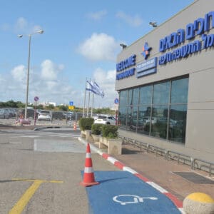 שדה תעופה, תעופה, מטוסים, אייר חיפה, מסלול המראה, טרמינל, מגדל פיקוח, דלפקי רישום, שילוט, תחבורה, תשתית, מטוסי נוסעים, מטוסי תובלה, טורבו פרופ, המראה, נחיתה, שגרה,תעבורה אווירית, חוץ לארץ, ATR72, Air Haifa, כרטוס, כרטיסי טיסה, חברת תעופה, משבר, ביטול טיסות, עיכוב, נוסעים, כרטיסים, לוח זמנים, שביתה, סכסוך עבודה, הנהלה, משרד התחבורה, שמיים סגורים, צי מטוסים, קרקוע, ענף התעופה, כלכלה, מסחר, חרם, רגולציה