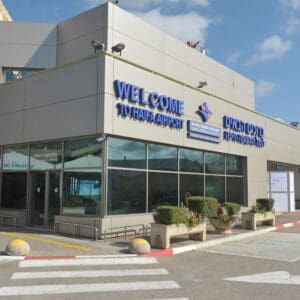 שדה תעופה, תעופה, מטוסים, אייר חיפה, מסלול המראה, טרמינל, מגדל פיקוח, דלפקי רישום, שילוט, תחבורה, תשתית, מטוסי נוסעים, מטוסי תובלה, טורבו פרופ, המראה, נחיתה, שגרה,תעבורה אווירית, חוץ לארץ, ATR72,  Air Haifa, כרטוס, כרטיסי טיסה,  חברת תעופה, משבר, ביטול טיסות, עיכוב, נוסעים, כרטיסים, לוח זמנים, שביתה, סכסוך עבודה, הנהלה, משרד התחבורה, שמיים סגורים, צי מטוסים, קרקוע, ענף התעופה, כלכלה, מסחר, חרם, רגולציה