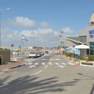 שדה תעופה, תעופה, מטוסים, אייר חיפה, מסלול המראה, טרמינל, מגדל פיקוח, דלפקי רישום, שילוט, תחבורה, תשתית, מטוסי נוסעים, מטוסי תובלה, טורבו פרופ, המראה, נחיתה, שגרה,תעבורה אווירית, חוץ לארץ, ATR72, Air Haifa, כרטוס, כרטיסי טיסה, חברת תעופה, משבר, ביטול טיסות, עיכוב, נוסעים, כרטיסים, לוח זמנים, שביתה, סכסוך עבודה, הנהלה, משרד התחבורה, שמיים סגורים, צי מטוסים, קרקוע, ענף התעופה, כלכלה, מסחר, חרם, רגולציה